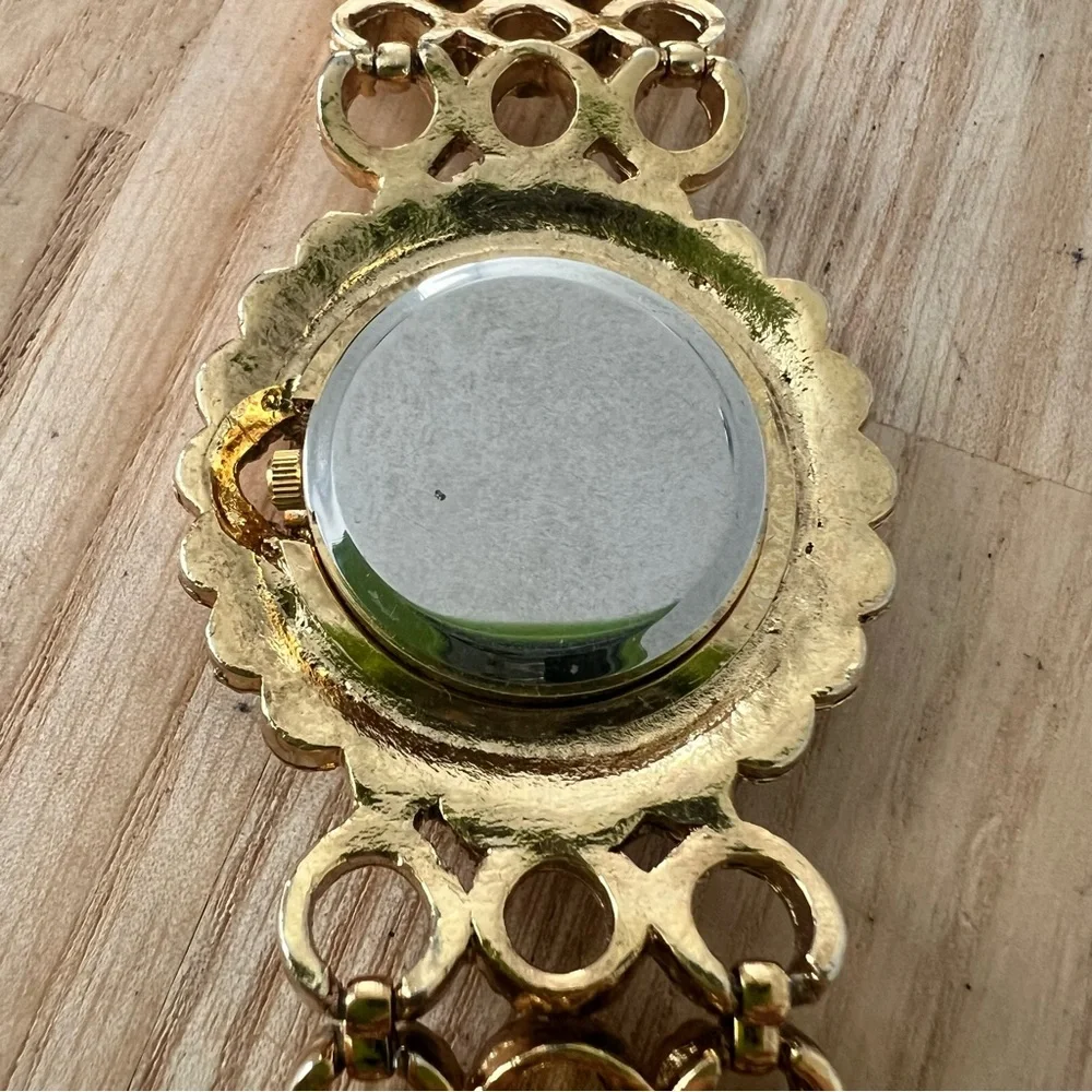 Vintage Giordano ladies gold tone bracelet watch NEW BATTERY